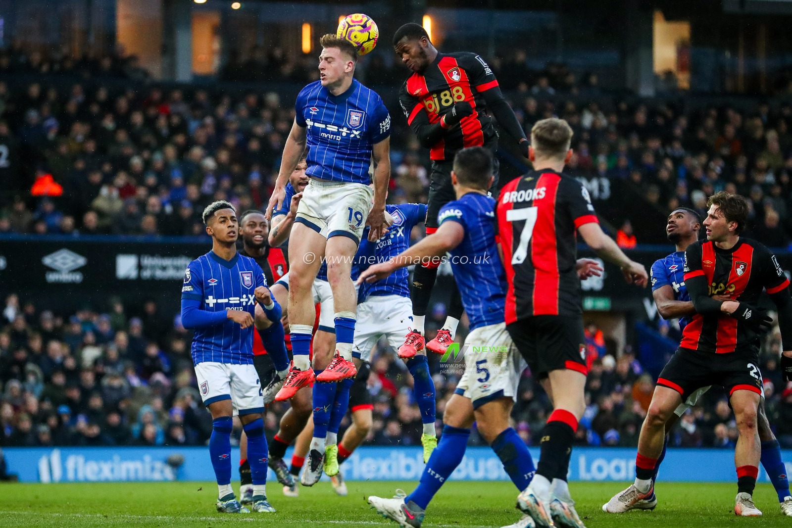 Liam Delap of Ipswich Town heads the ball during the Premier League match Ipswich Town vs Bournemouth at Portman Road, Ipswich, United Kingdom, 8th December 2024

(Photo by Izzy Poles/News Images)