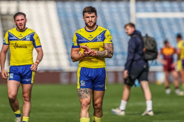 Connor Wrench of Warrington Wolves applauds the fans after the game during the Betfred Super League Round 23 match Huddersfield Giants vs Warrington Wolves at Accu Stadium, Huddersfield, United Kingdom, 24th August 2025

(Photo by Alfie Cosgrove/News Images)