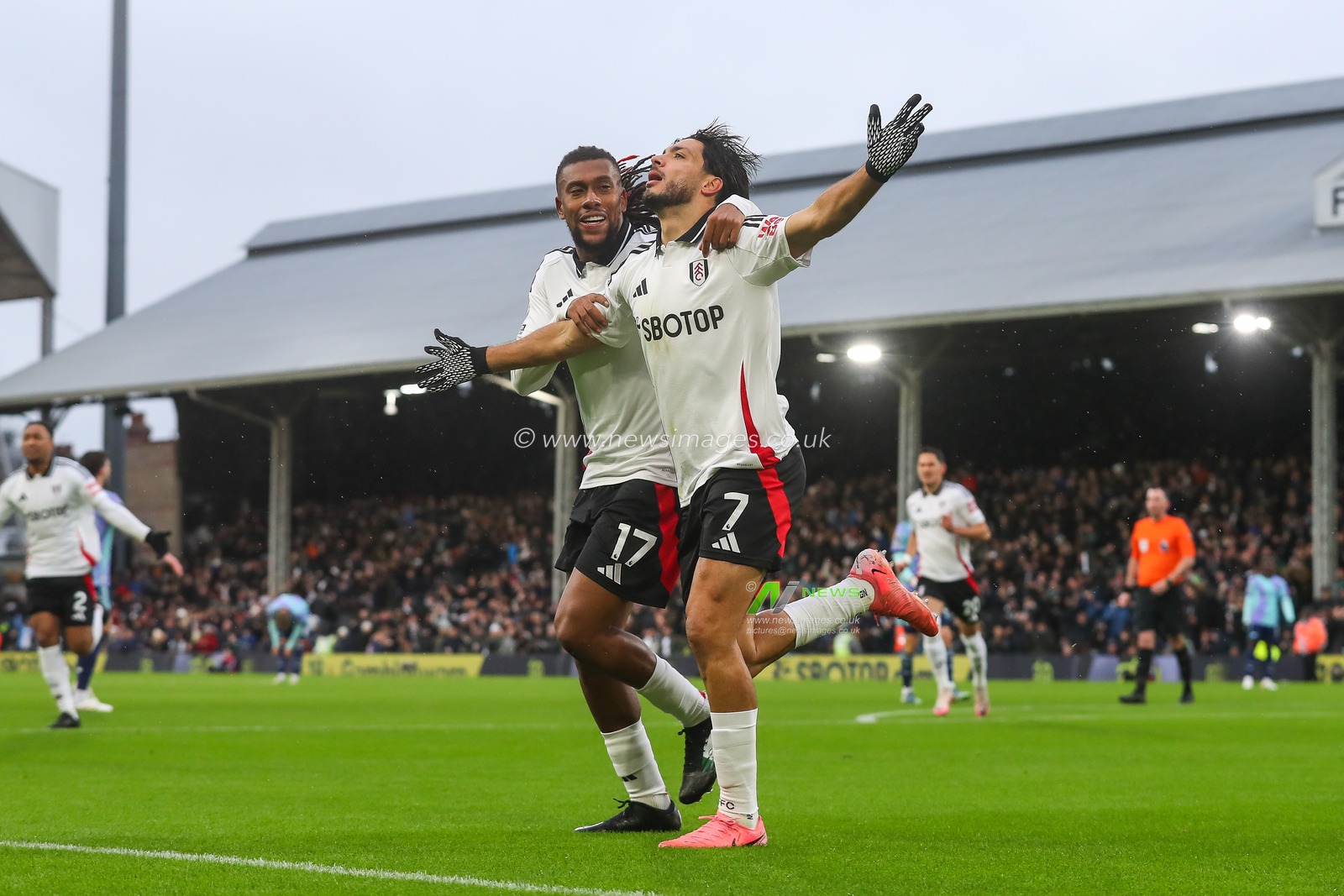RaÃºl JimÃ©nez of Fulham scores to make it 1-0 during the Premier League match Fulham vs Arsenal at Craven Cottage, London, United Kingdom, 8th December 2024

(Photo by Gareth Evans/News Images)