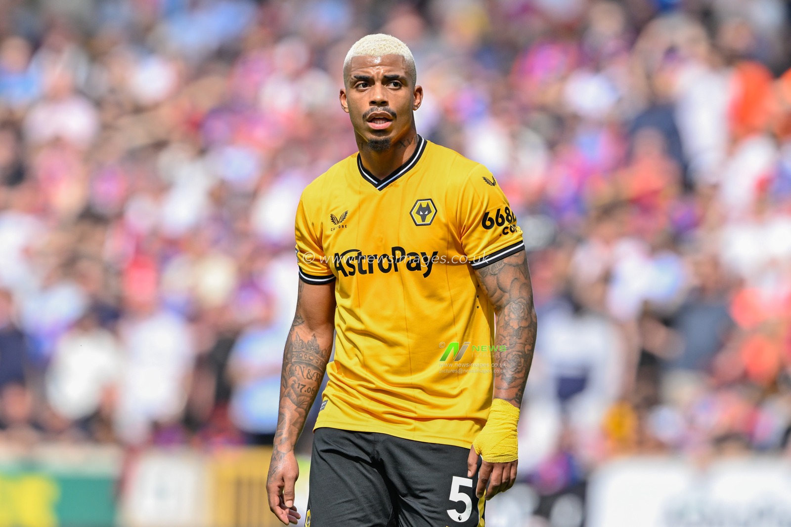 Mario Lemina of Wolverhampton Wanderers, during the Premier League match Wolverhampton Wanderers vs Crystal Palace at Molineux, Wolverhampton, United Kingdom, 11th May 2024

(Photo by Cody Froggatt/News Images)
