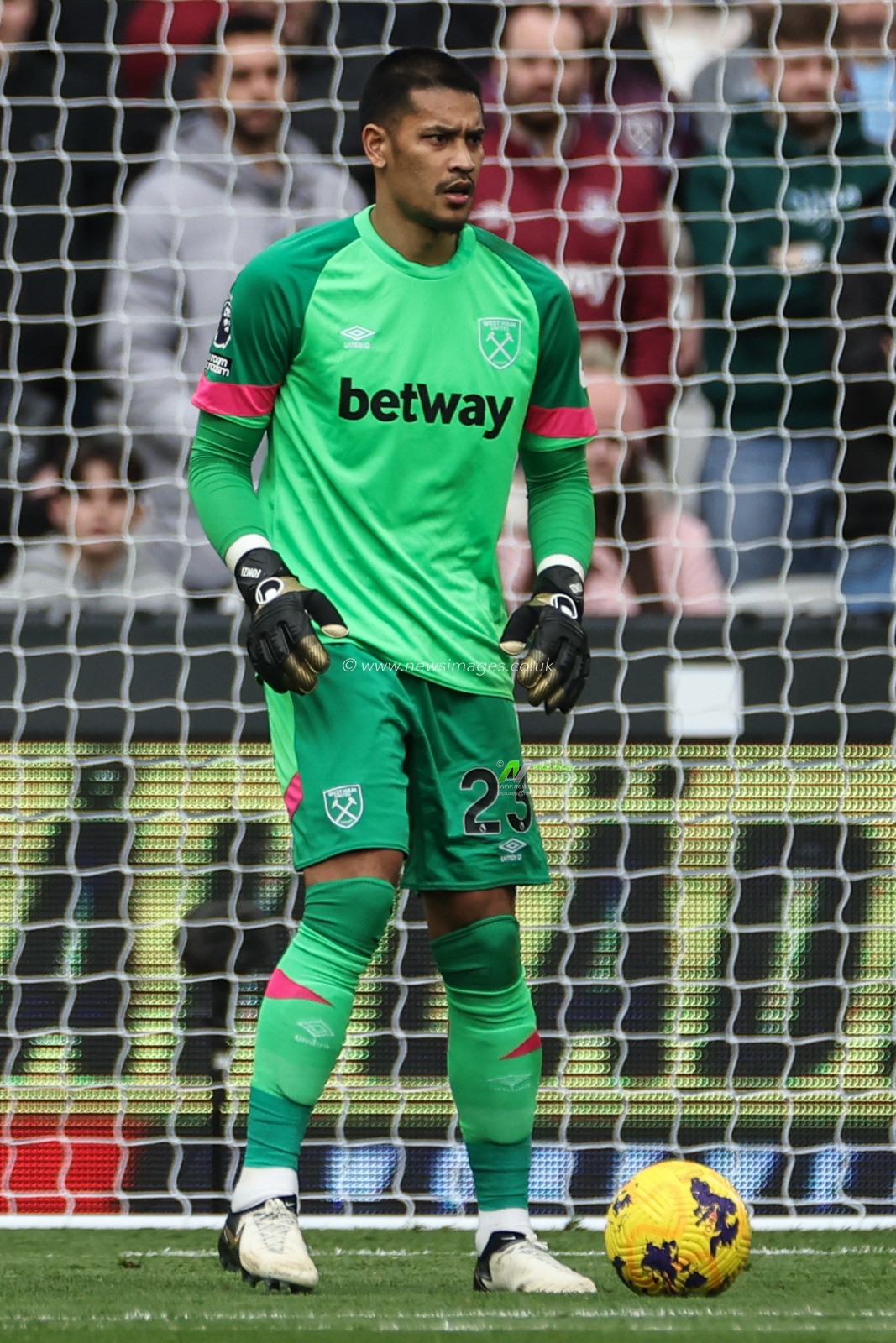 Alphonse Areola of West Ham United during the Premier League match West Ham United vs Arsenal at London Stadium, London, United Kingdom, 11th February 2024

(Photo by Mark Cosgrove/News Images)