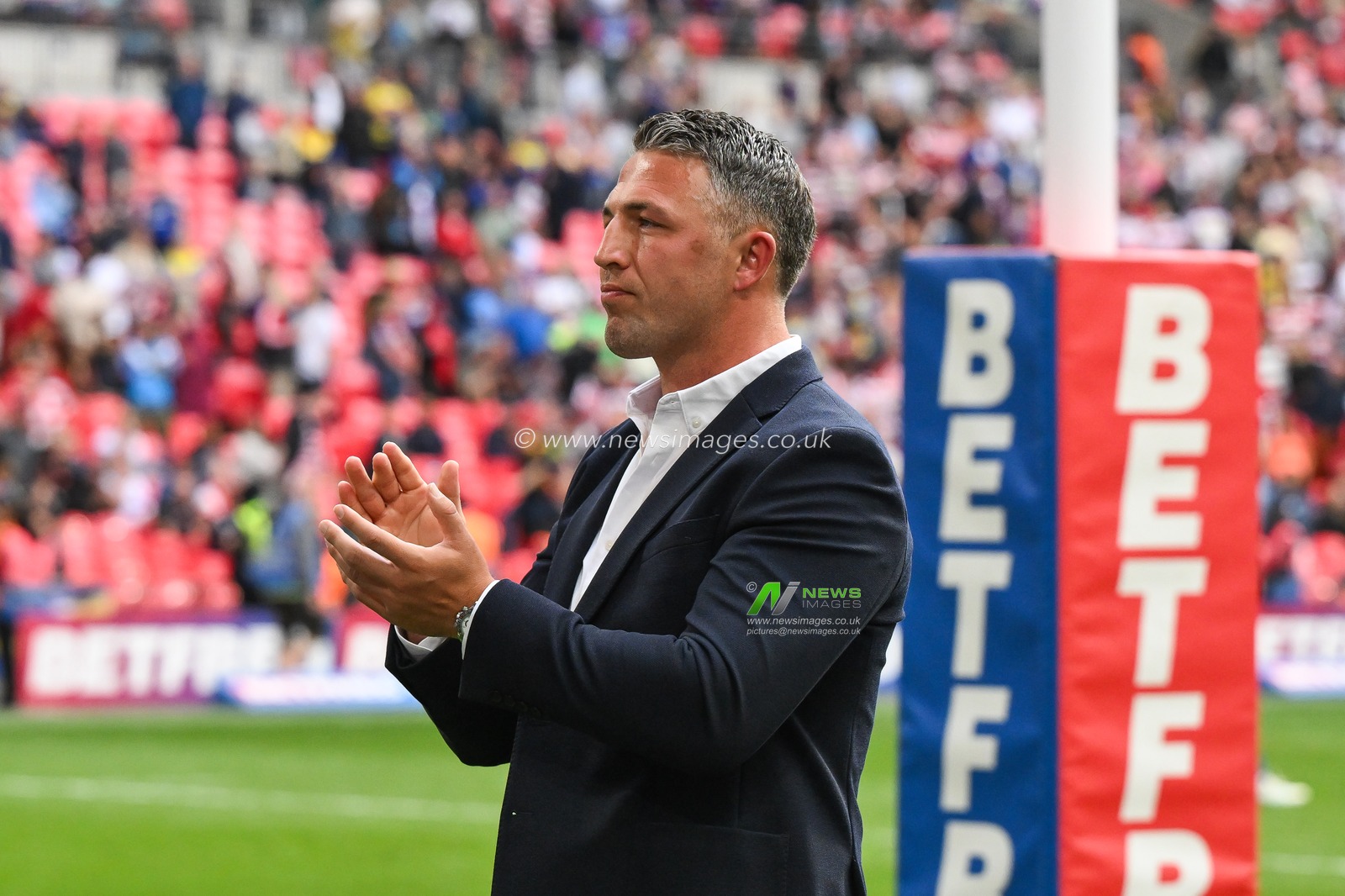Sam Burgess Head Coach of Warrington Wolves  applauds the fans at the end of the Betfred Challenge Cup Final match Warrington Wolves vs Wigan Warriors at Wembley Stadium, London, United Kingdom, 8th June 2024

(Photo by Craig Thomas/News Images)