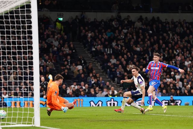 Jorgen Strand Larsen of Crystal Palace scores to make it 1-2 during the Premier League match Tottenham Hotspur vs Crystal Palace at Tottenham Hotspur Stadium, London, United Kingdom on 05 March 2026

(Photo by Harvey Murphy/News Images)