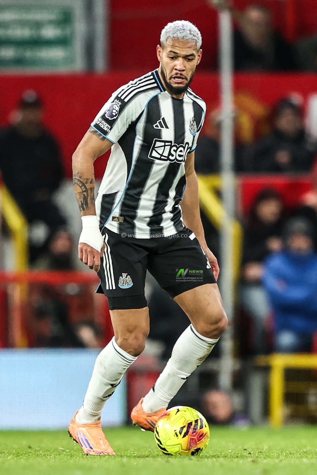 Joelinton of Newcastle United during the Premier League match Manchester United vs Newcastle United at Old Trafford, Manchester, United Kingdom, 26th December 2025

(Photo by Alfie Cosgrove/News Images)

*** GER AUT SUI OUT ***