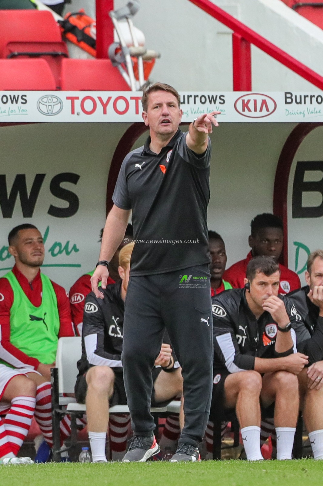 15th September 2019, Oakwell, Barnsley, England; Sky Bet Championship Football, Barnsley vs Leeds United ; Daniel Stendel manager of Barnsley FC reacts during the game


Credit: Mark Cosgrove/News Images

English Football League images are subject to DataCo Licence