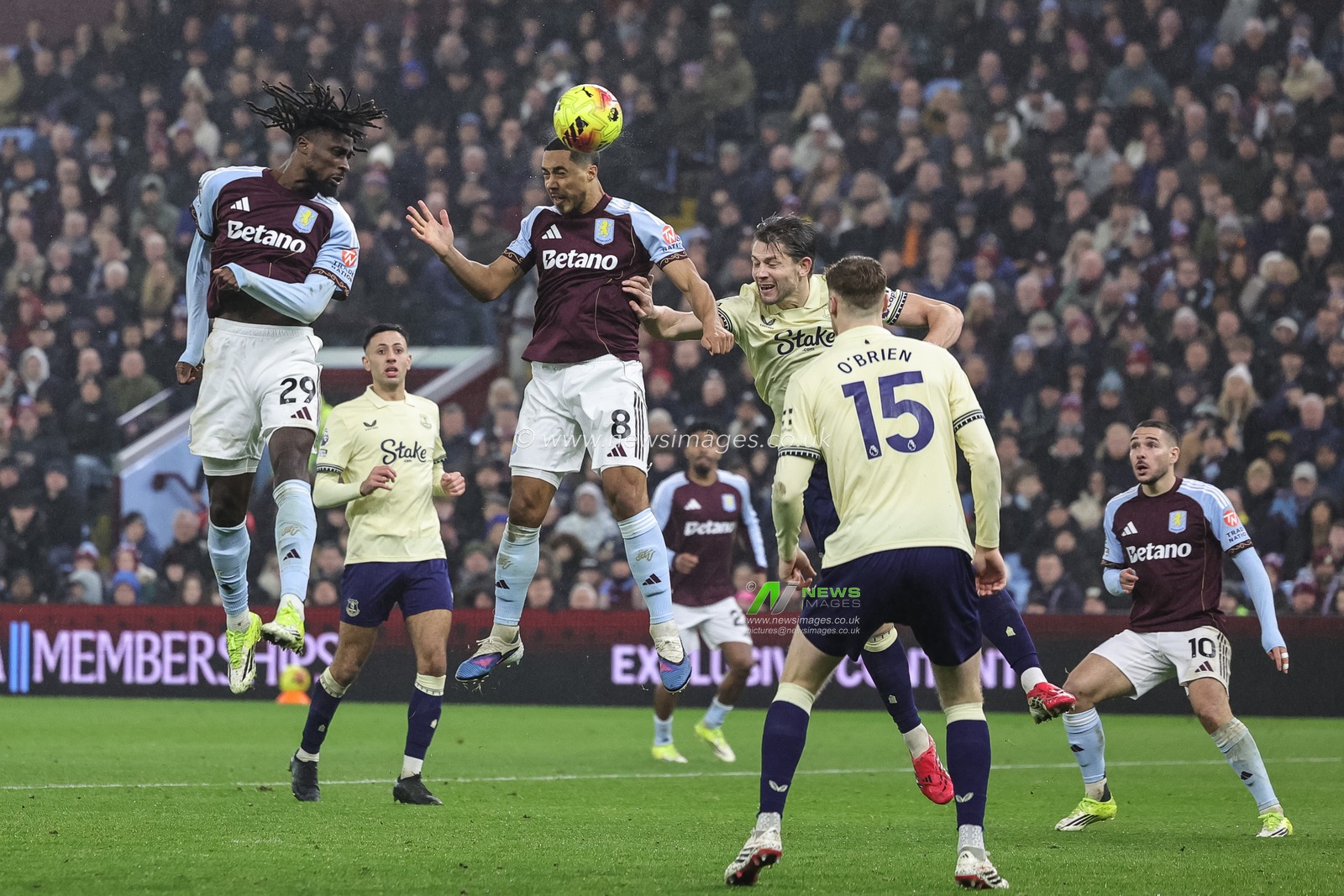 Youri Tielemans of Aston Villa heads on goal during the Premier League match Aston Villa vs Everton at Villa Park, Birmingham, United Kingdom, 18th January 2026

(Photo by Mark Cosgrove/News Images)