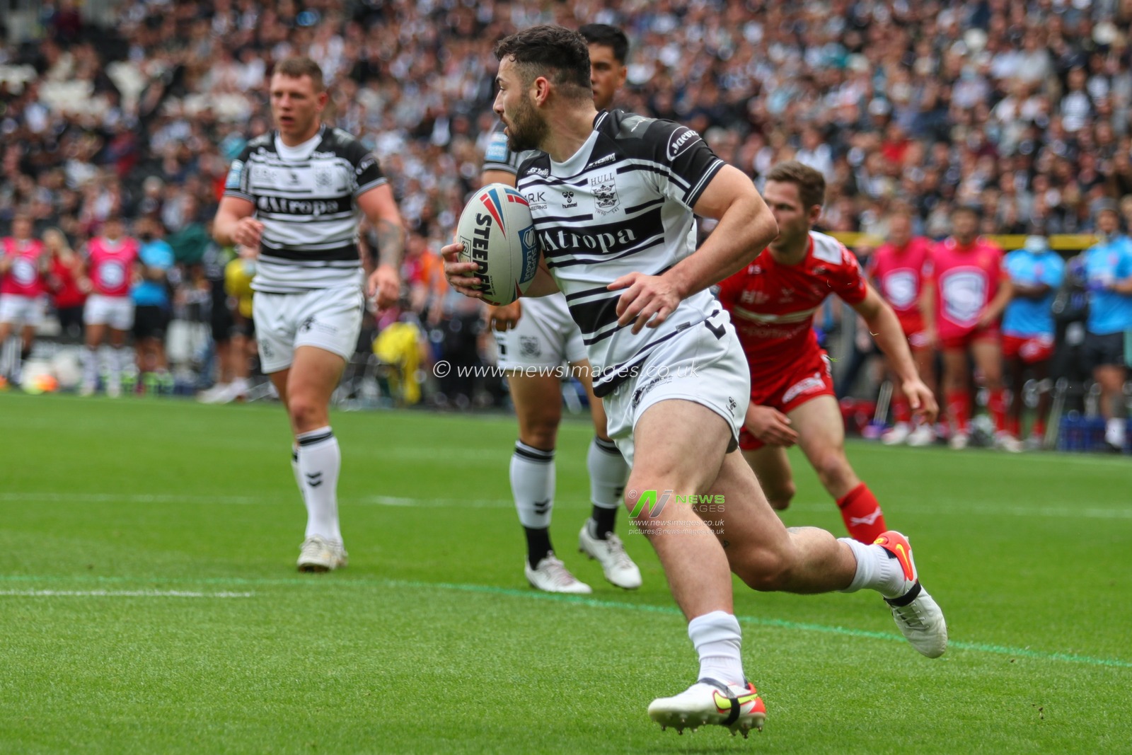 Jake Connor (1) of Hull FC runs with the ball