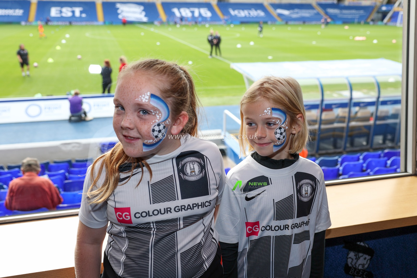 Face painting taking place during the The Fa Women's Super League match Birmingham City Women vs Coventry United Women at St Andrews, Birmingham, United Kingdom, 25th September 2022

(Photo by Simon Bissett/News Images)