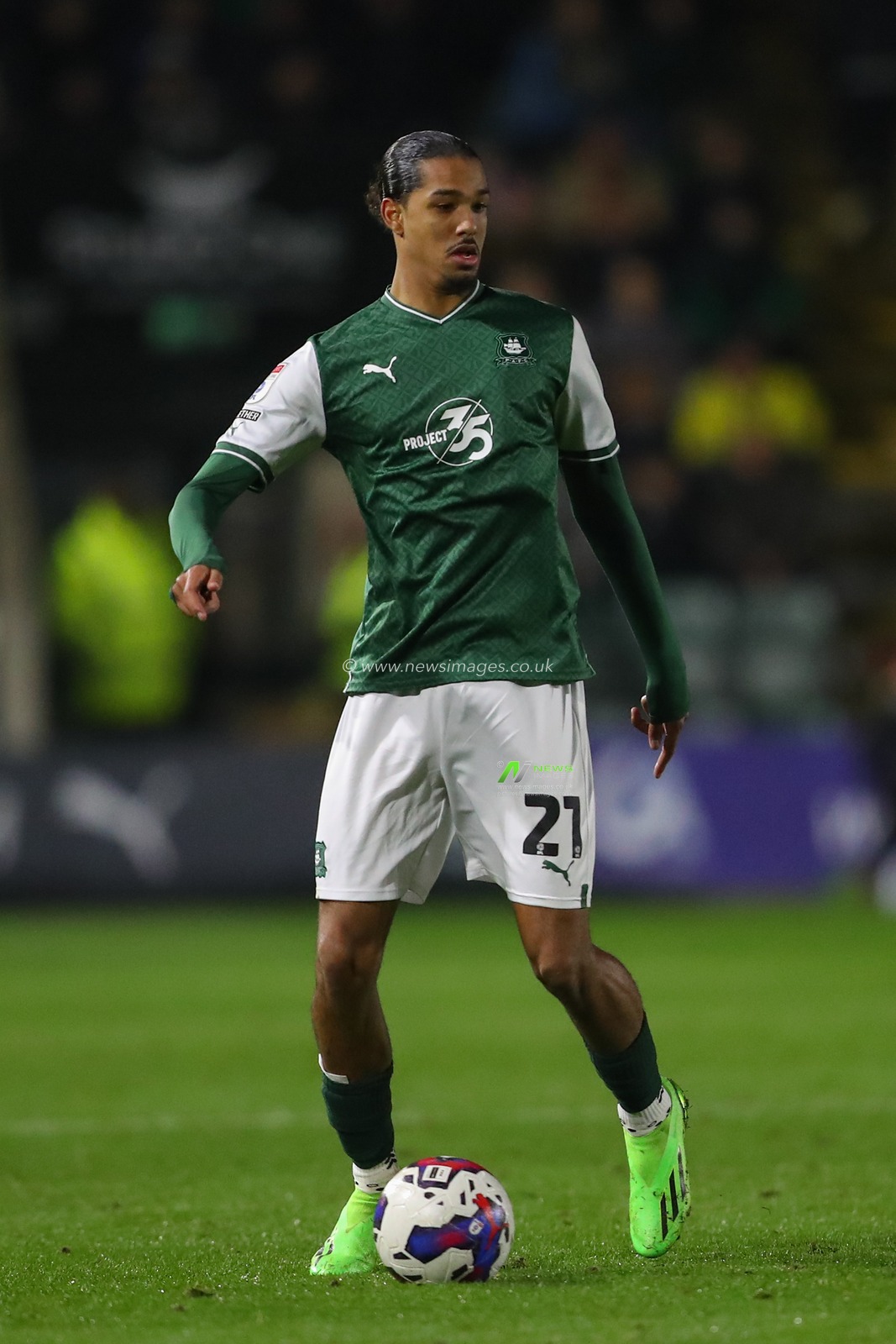 Nigel Lonwijk #21 of Plymouth Argyle during the Sky Bet League 1 match Plymouth Argyle vs Port Vale at Home Park, Plymouth, United Kingdom, 2nd December 2022

(Photo by Gareth Evans/News Images)