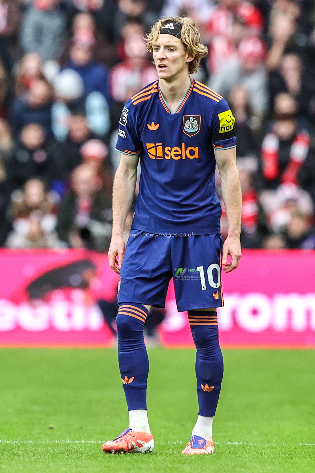Anthony Gordon of Newcastle United during the Premier League match Sunderland vs Newcastle United at Stadium Of Light, Sunderland, United Kingdom, 14th December 2025

(Photo by Alfie Cosgrove/News Images)

*** GER AUT SUI OUT ***
