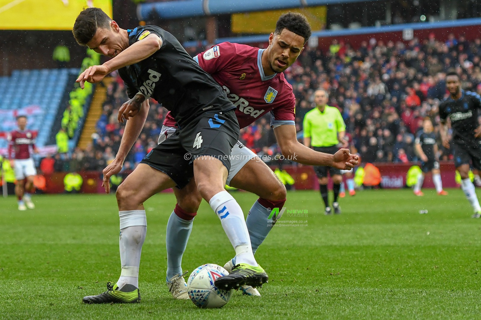 16th March 2019, Villa Park, Birmingham, England ; Sky Bet Championship, Aston Villa v Middlesbrough : Daniel Ayala (04) of Middlesbrough  under pressure from Andre Green (19) of Aston Villa

Credit: Gareth Dalley/News Images

English Football League images are subject to DataCo Licence