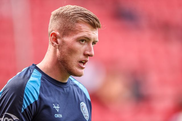 Barnsley goalkeeper Rogan Ravenhill in the pregame warmup session during the Sky Bet League One match Barnsley vs Bromley at Oakwell, Barnsley, United Kingdom on 15 August 2026

(Photo by Alfie Cosgrove/News Images)