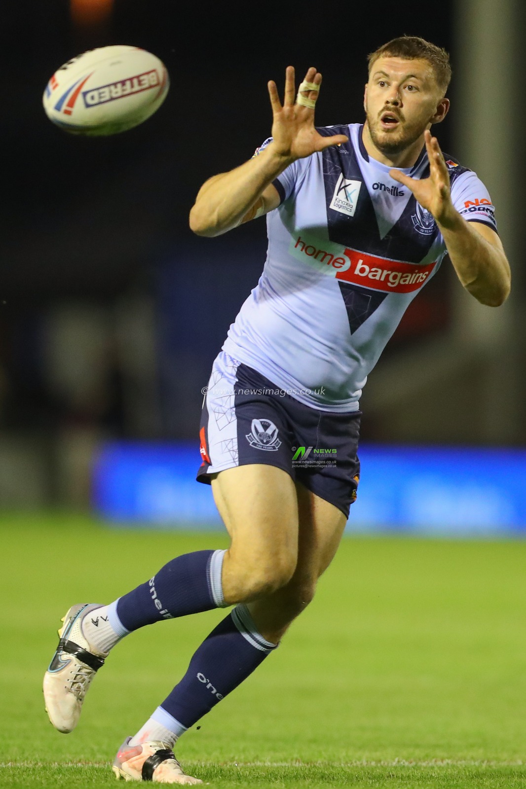 Joe Batchelor #12 of St Helens in action during the Betfred Super League Round 26 match Warrington Wolves vs St Helens at Halliwell Jones Stadium, Warrington, United Kingdom, 15th September 2023

(Photo by Gareth Evans/News Images)