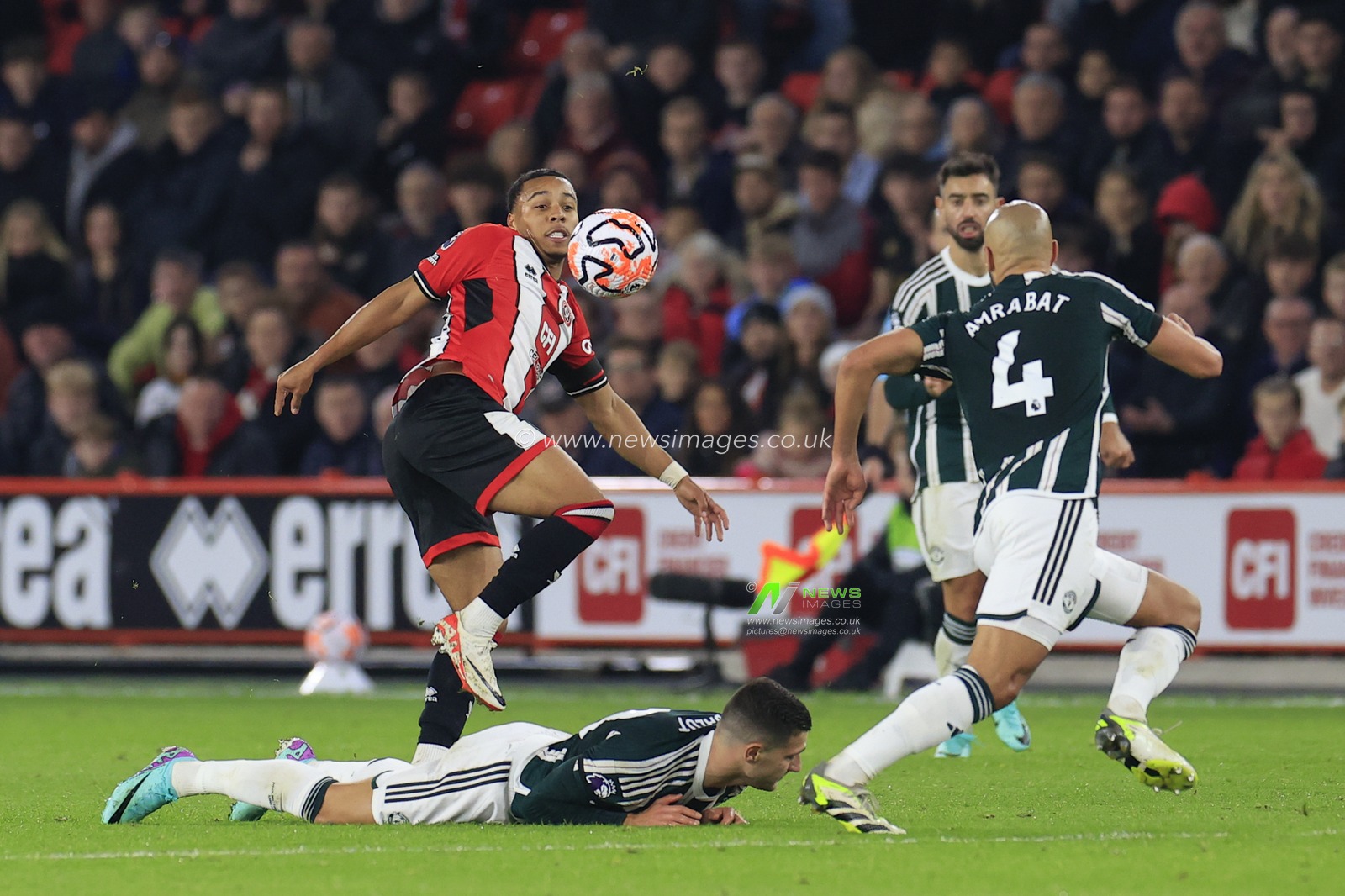 Cameron Archer #10 of Sheffield United wins the ball from Diogo Dalot #20 of Manchester United during the Premier League match Sheffield United vs Manchester United at Bramall Lane, Sheffield, United Kingdom, 21st October 2023

(Photo by Conor Molloy/News Images)