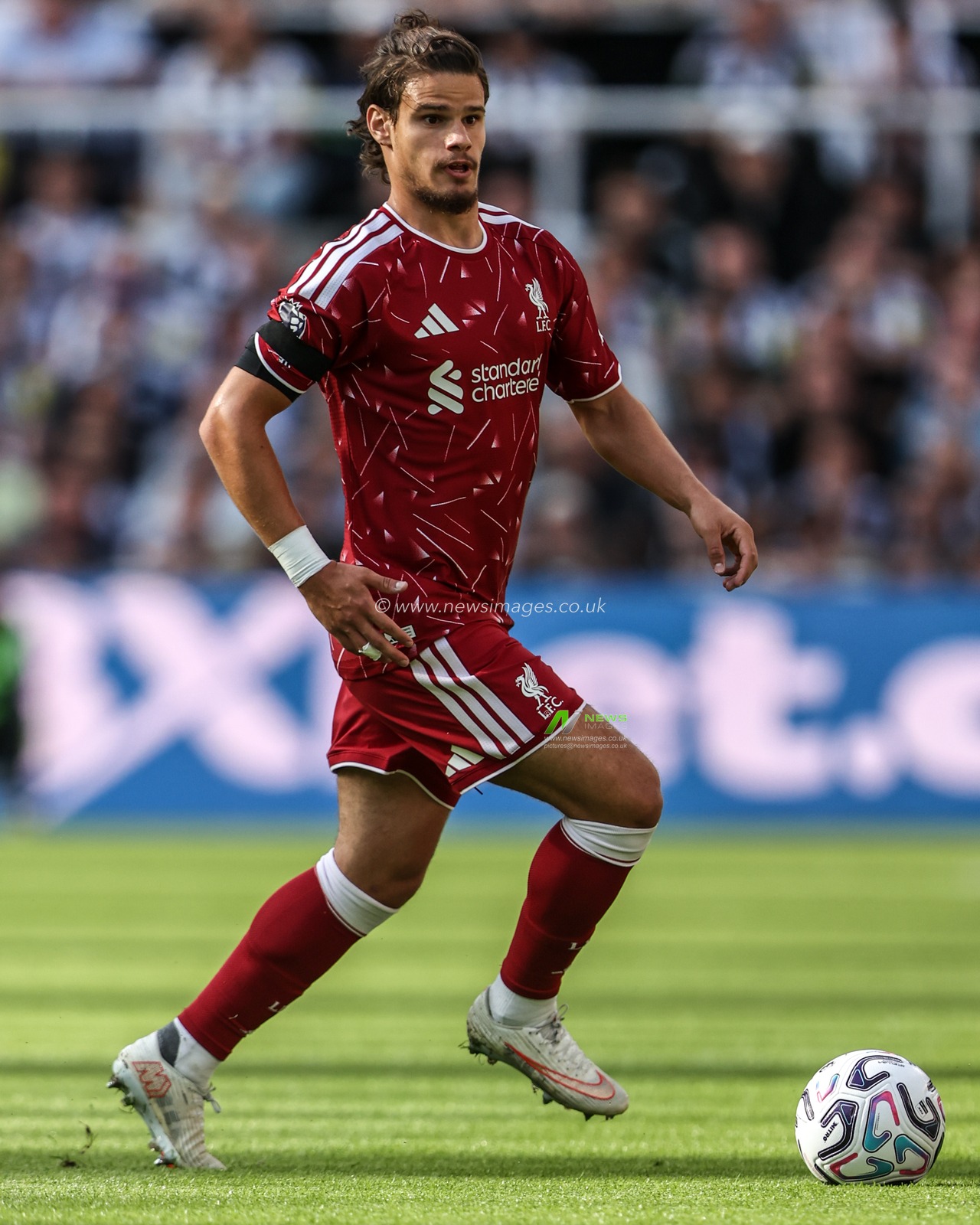 Milos Kerkez of Liverpool during the Premier League match Newcastle Untied vs Liverpool at St. James's Park, Newcastle, United Kingdom on 23 August 2026

(Photo by Alfie Cosgrove/News Images)