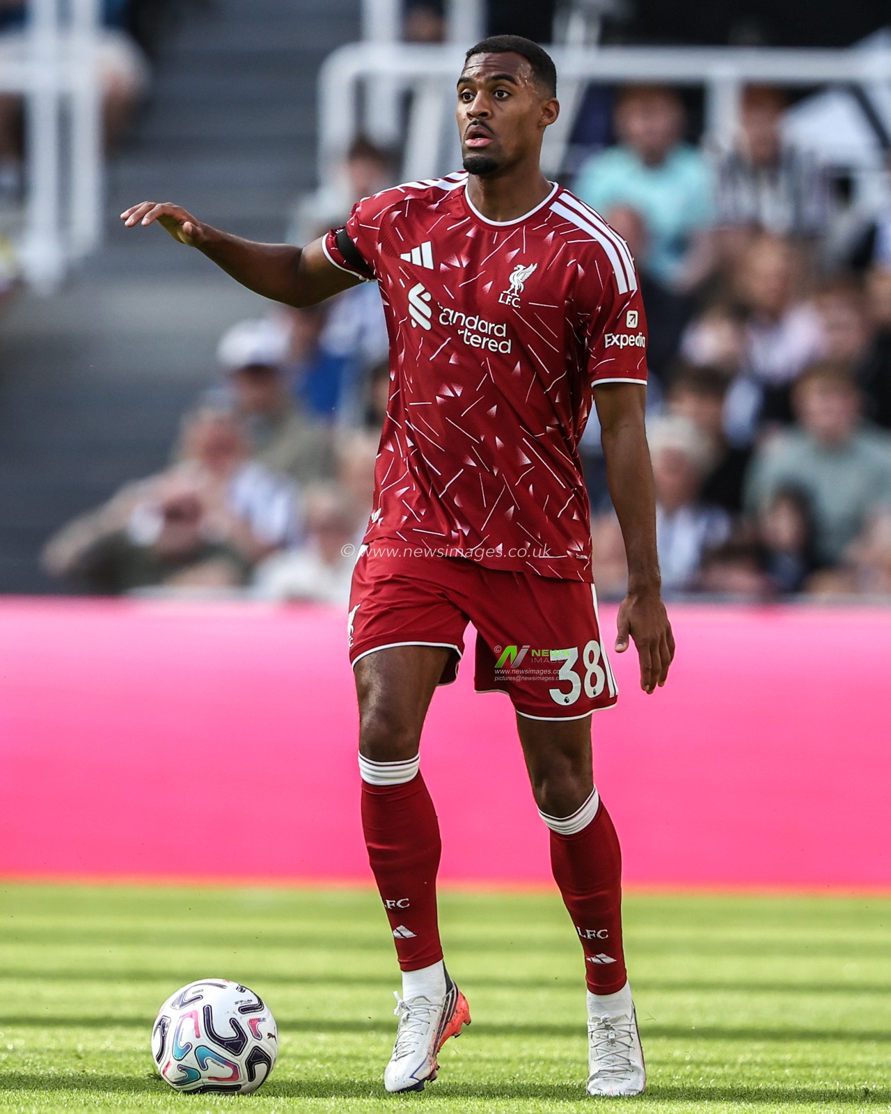 Ryan Gravenberch of Liverpool during the Premier League match Newcastle Untied vs Liverpool at St. James's Park, Newcastle, United Kingdom on 23 August 2026

(Photo by Alfie Cosgrove/News Images)