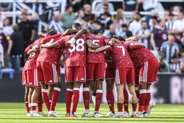 Liverpool have a team huddle before the game during the Premier League match Newcastle Untied vs Liverpool at St. James's Park, Newcastle, United Kingdom on 23 August 2026

(Photo by Alfie Cosgrove/News Images)