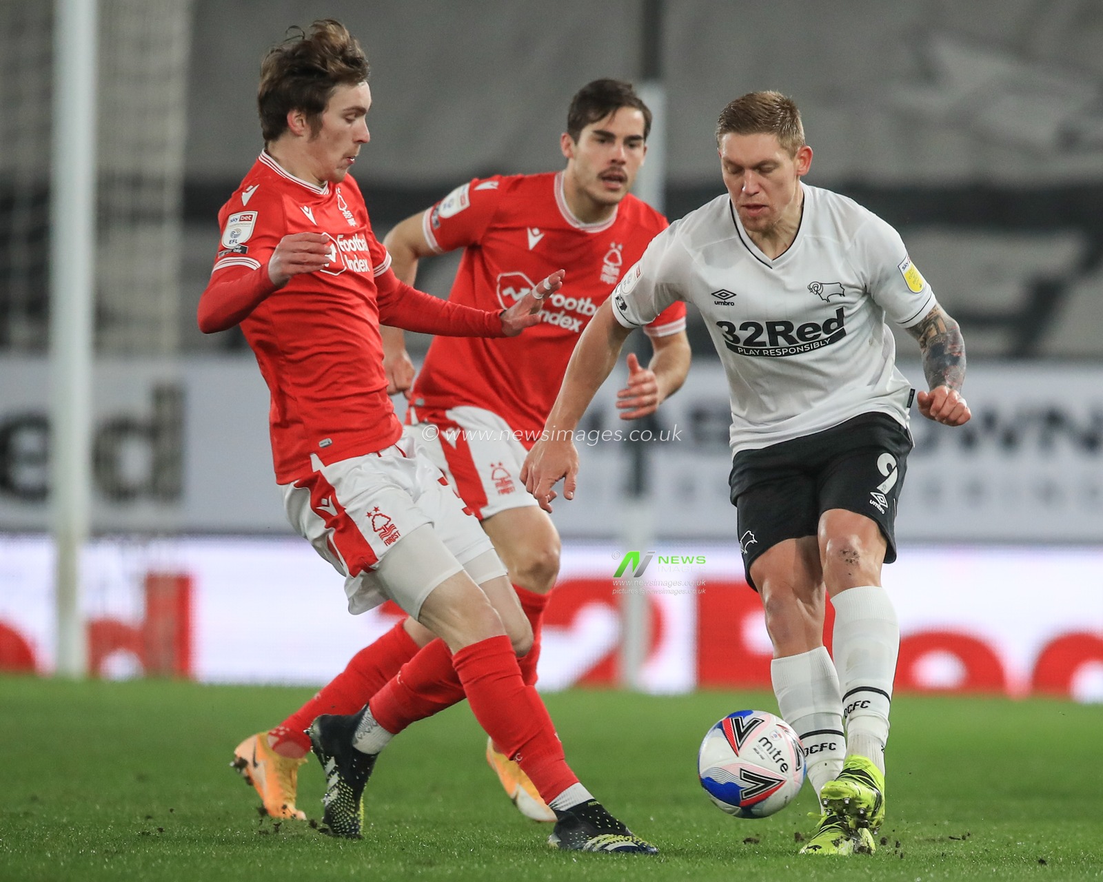 Martyn Waghorn #9 of Derby County passes the ball as Luke Freeman #15 of Nottingham Forest pressures