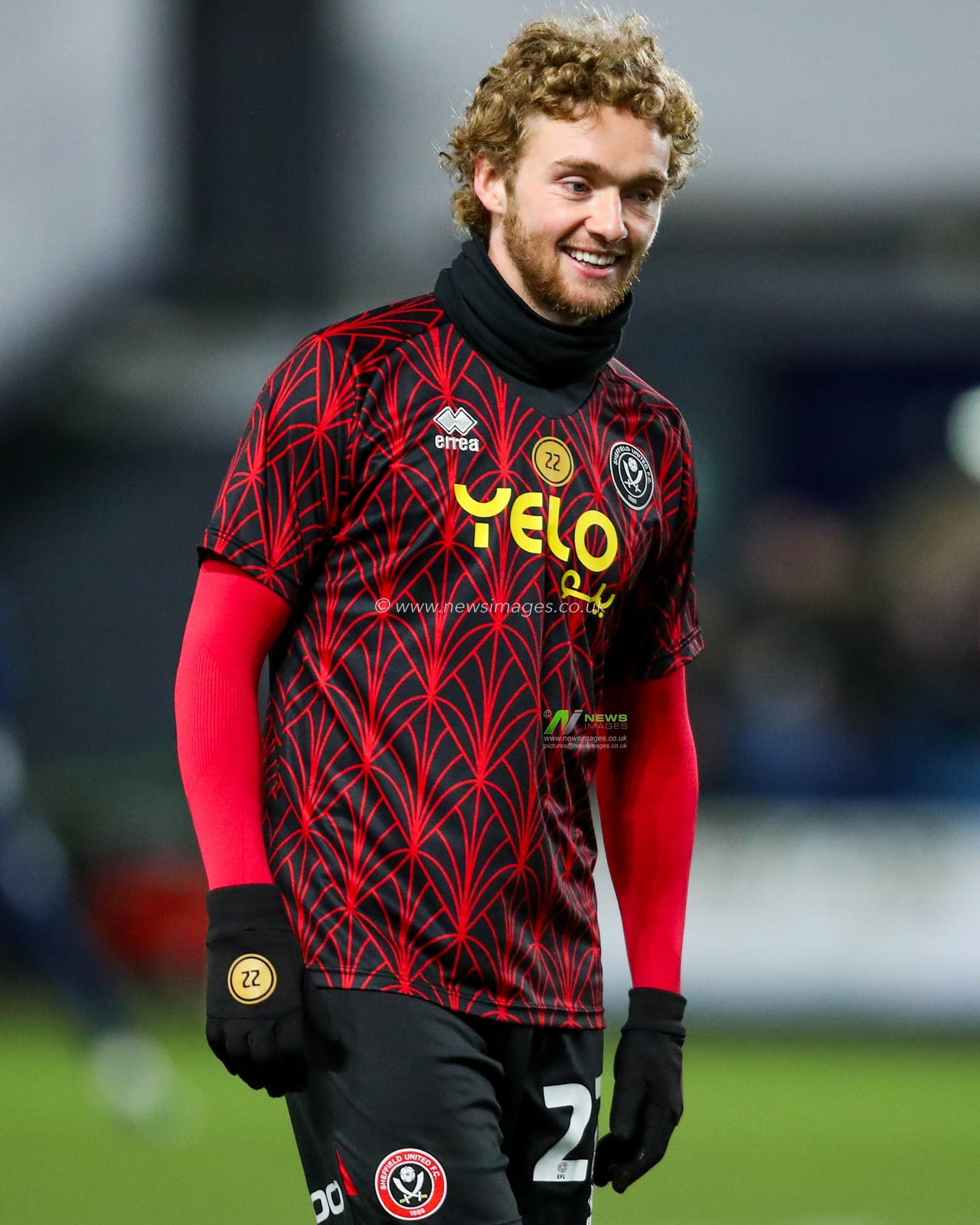 Tom Davies of Sheffield United warms up prior to the Sky Bet Championship match Millwall vs Sheffield United at The Den, London, United Kingdom, 11th December 2024

(Photo by Izzy Poles/News Images)