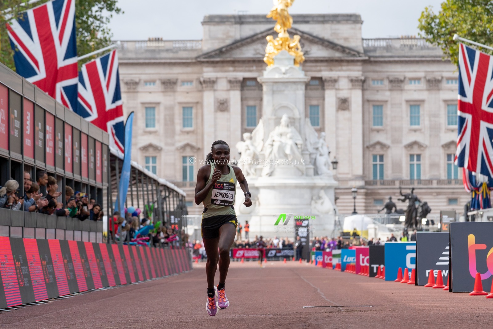 Second of the Elite Womens Marathon Jociline Jepkosgei (KEN) time of 2:18:07 during the TCS London Marathon 2022 at London City Centre, London, United Kingdom, 2nd October 2022

(Photo by Richard Washbrooke/News Images)