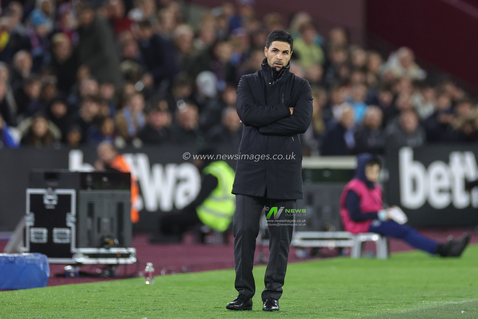 Mikel Arteta manager of Arsenal during the Carabao Cup Fourth Round match West Ham United vs Arsenal at London Stadium, London, United Kingdom, 1st November 2023

(Photo by Mark Cosgrove/News Images)