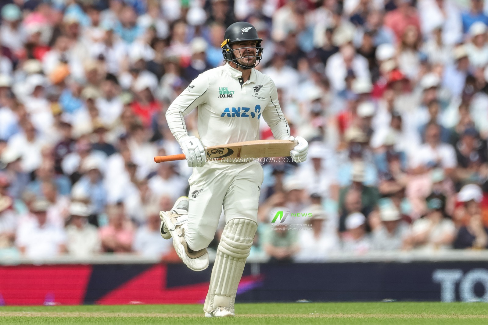 Tom Blundell of New Zealand makes one run during the 2nd Rothesay Test Match Day 1 match England vs New Zealand at The Kia Oval, London, United Kingdom on 17 June 2026

(Photo by Mark Cosgrove/News Images)