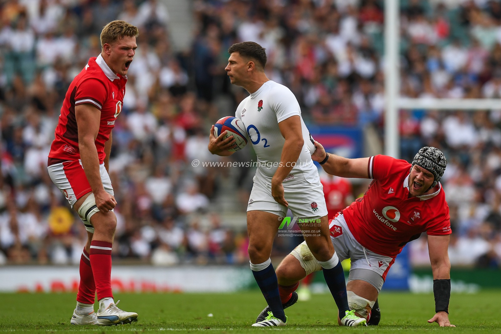 Taine Plumtree of Wales shouts at Ben Youngs of England during the 2023 Summer Series match England vs Wales at Twickenham Stadium, Twickenham, United Kingdom, 12th August 2023

(Photo by Mike Jones/News Images)