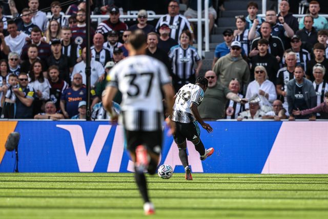 Anthony Elanga of Newcastle United scores to make it 1-0 during the Premier League match Newcastle Untied vs Liverpool at St. James's Park, Newcastle, United Kingdom on 23 August 2026

(Photo by Alfie Cosgrove/News Images)