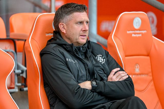 Matthew Bloomfield, manager for Luton Town, prior to the Sky Bet League 1 match Blackpool vs Luton Town at Bloomfield Road, Blackpool, United Kingdom, 30th September 2025

(Photo by Adam Gee/News Images)