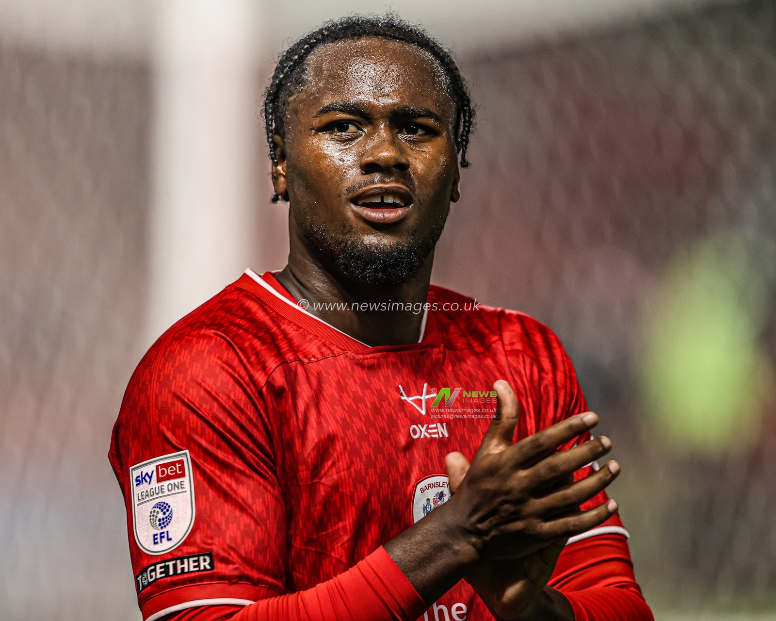 Reyes Cleary of Barnsley applauds the fans after the game during the Sky Bet League One match Barnsley vs Blackpool at Oakwell, Barnsley, United Kingdom on 02 September 2026

(Photo by Alfie Cosgrove/News Images)