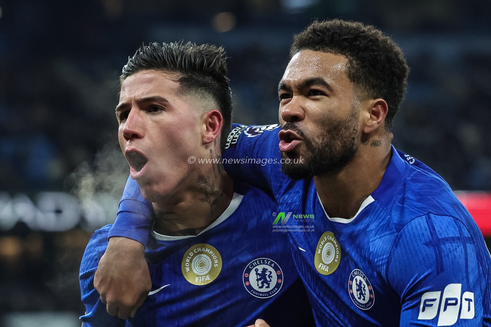 Enzo Fernandez of Chelsea celebrates his goal to make it 1-1 with Reece James of Chelsea during the Premier League match Manchester City vs Chelsea at Etihad Stadium, Manchester, United Kingdom, 4th January 2026

(Photo by Mark Cosgrove/News Images)

*** GER AUT SUI OUT ***