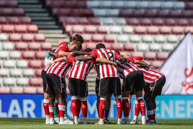 Sunderland have a team huddle during the Pre-season friendly match Sunderland vs Real Betis at Stadium Of Light, Sunderland, United Kingdom, 2nd August 2025

(Photo by Alfie Cosgrove/News Images)