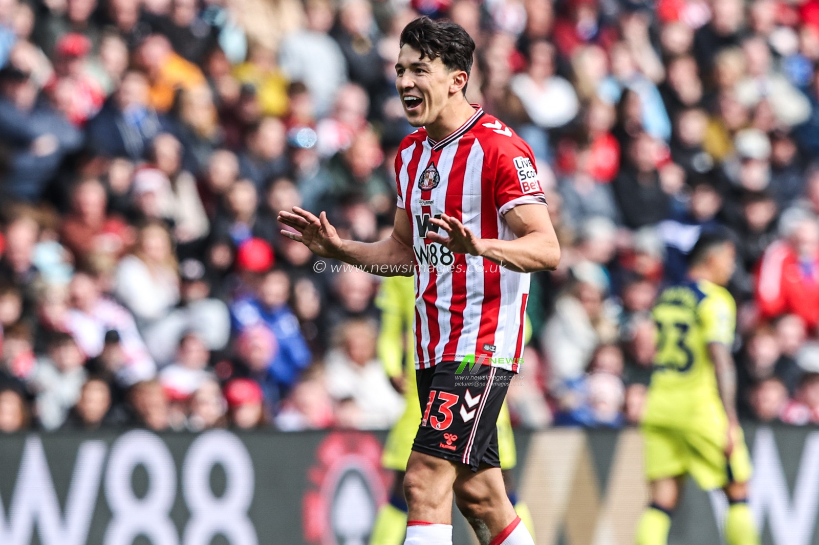 Luke O'Nien of Sunderland reacts during the Premier League match Sunderland vs Tottenham Hotspur at Stadium Of Light, Sunderland, United Kingdom on 12 April 2026

(Photo by Alfie Cosgrove/News Images)