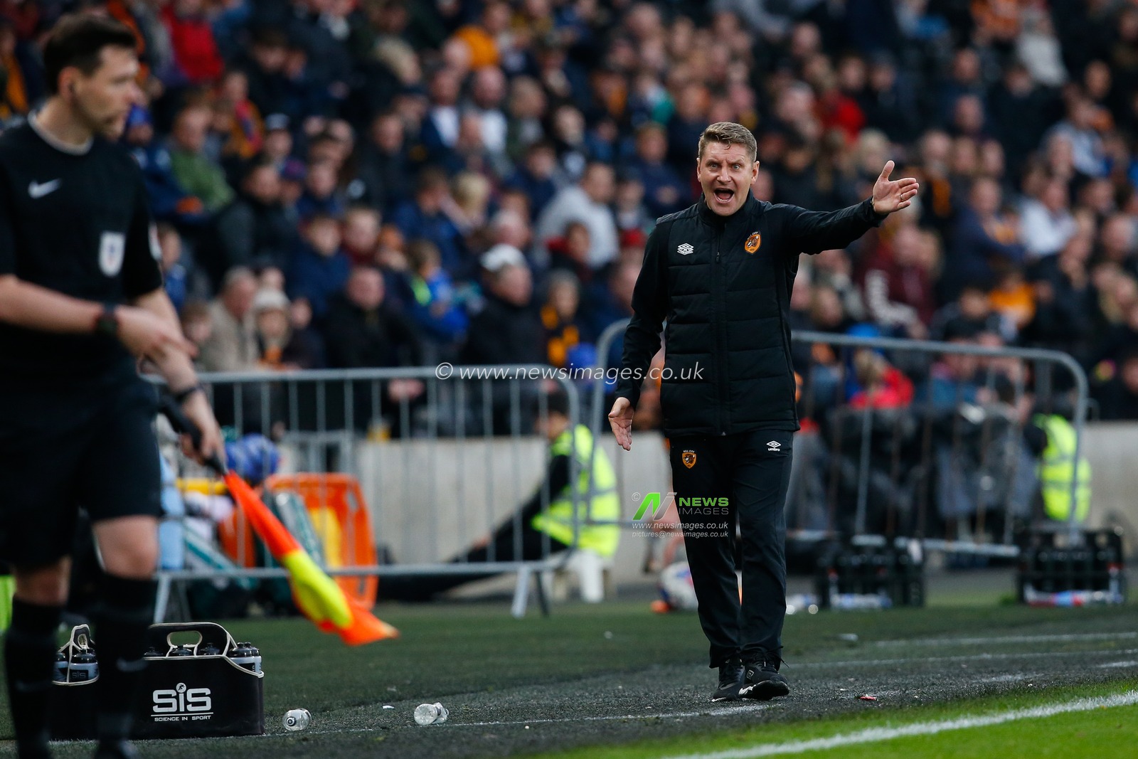 Andy Dawson interim manager of Hull City appeals to the fourth official during the Sky Bet Championship match Hull City vs Blackburn Rovers at MKM Stadium, Hull, United Kingdom, 29th October 2022

(Photo by Ben Early/News Images)