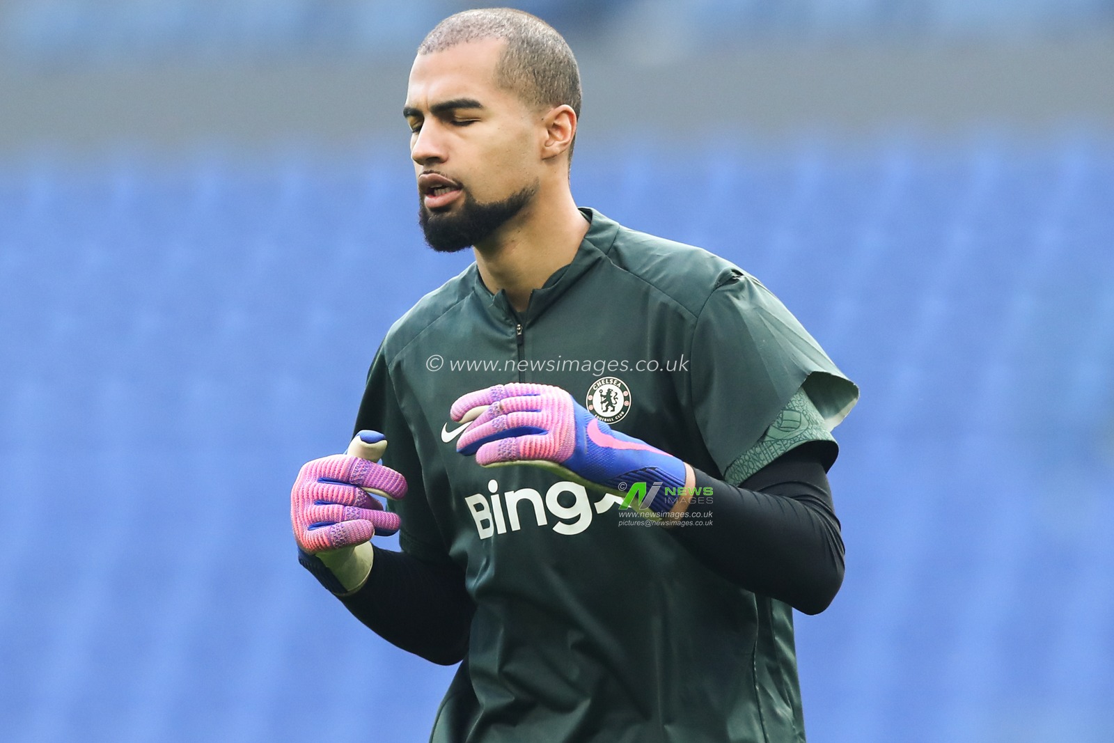 Chelsea goalkeeper Robert Sanchez warms up ahead of the Premier League match Everton vs Chelsea at Hill Dickinson Stadium, Liverpool, United Kingdom on 21 March 2026

(Photo by Jorge Horsted/News Images)