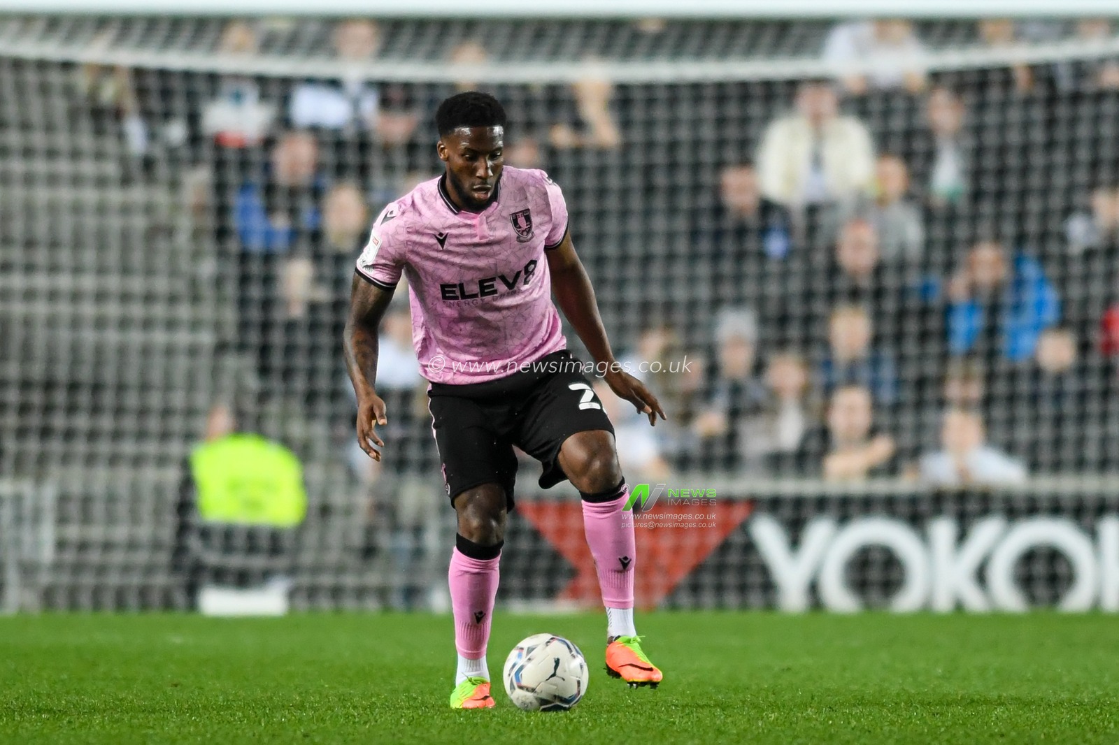 Cheyenne Dunkley #22 of Sheffield Wednesday with the ball