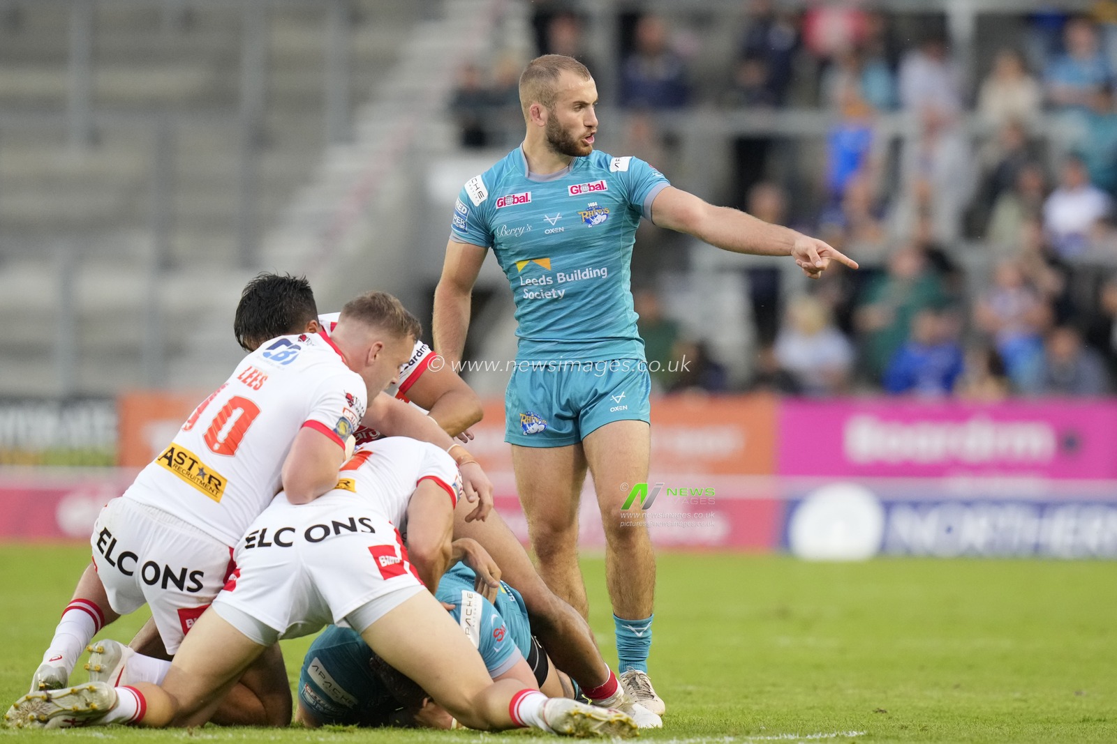 Jarrod Oâ€™Connor #14 of Leeds Rhinos shouts instructions during the Betfred Super League Round 20 match St Helens vs Leeds Rhinos at Totally Wicked Stadium, St Helens, United Kingdom, 28th July 2023

(Photo by Steve Flynn/News Images)