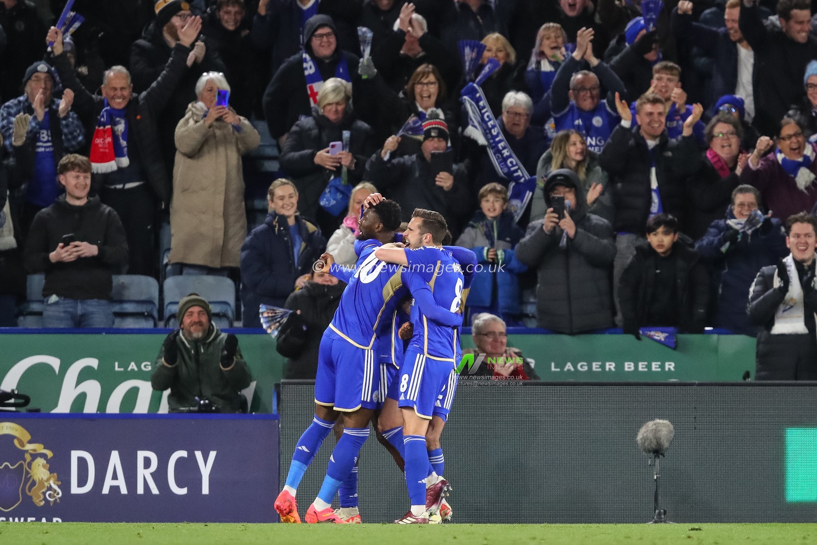 Wilfred Ndidi of Leicester City celebrates his goal to make it 2-0 with team mates during the Sky Bet Championship match Leicester City vs Southampton at King Power Stadium, Leicester, United Kingdom, 23rd April 2024

(Photo by Gareth Evans/News Images)
