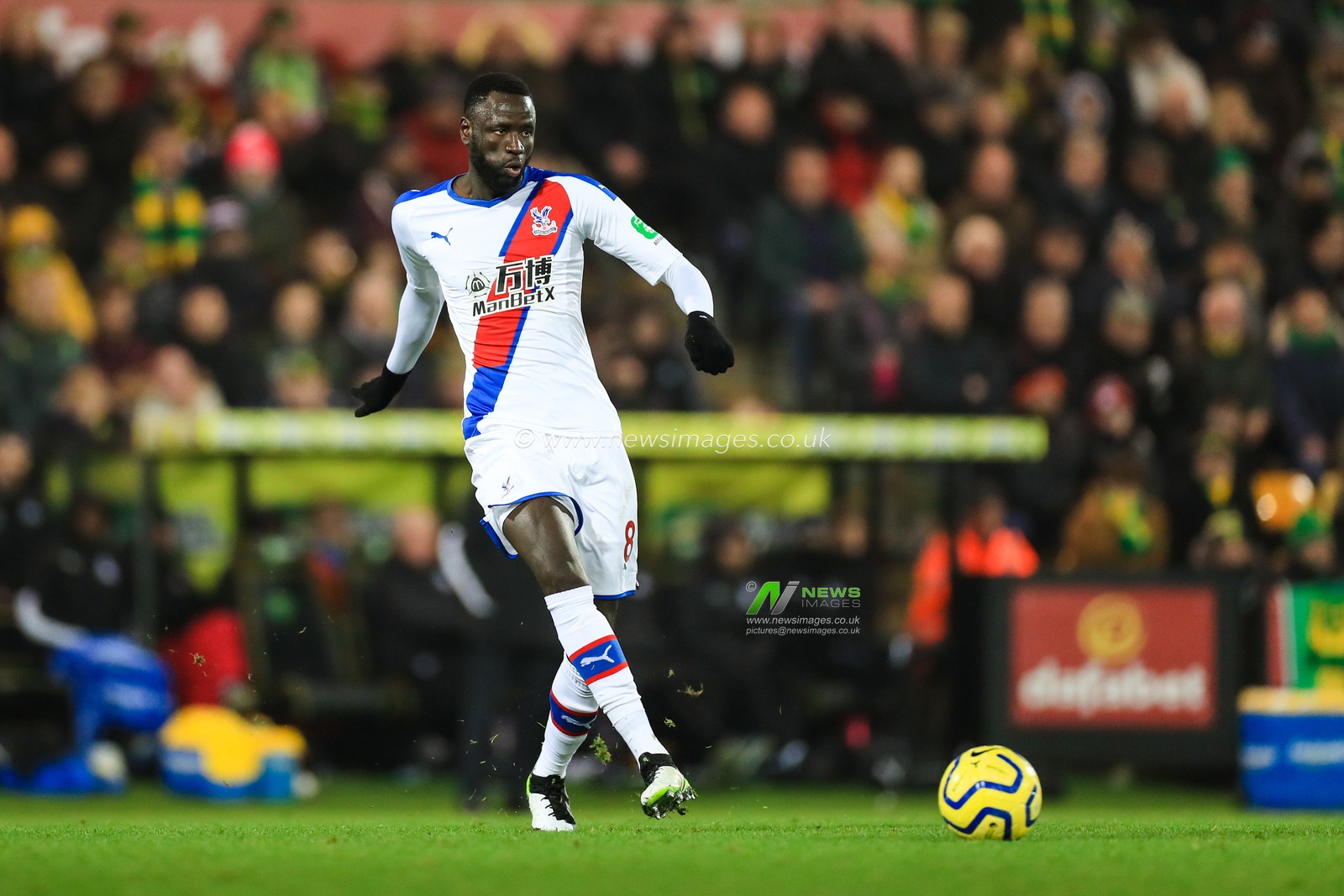 1st January 2020, Carrow Road, Norwich, England; Premier League, Norwich City v Crystal Palace : Cheikhou Kouyate (8) of Crystal Palace plays the ball

Credit: Georgie Kerr/News Images