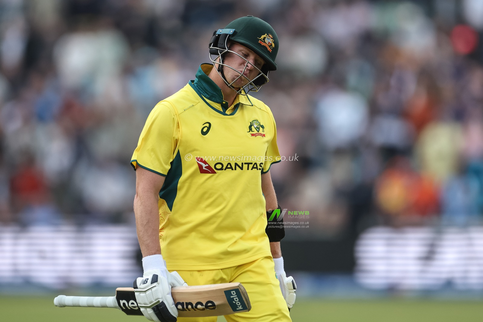 A dejected Steve Smith of Australia leaves Sheffield after been bowled out by Matthew Potts of England during the Second Metro Bank One Day International England v Australia at Headingley Cricket Ground, Leeds, United Kingdom, 21st September 2024

(Photo by Mark Cosgrove/News Images)