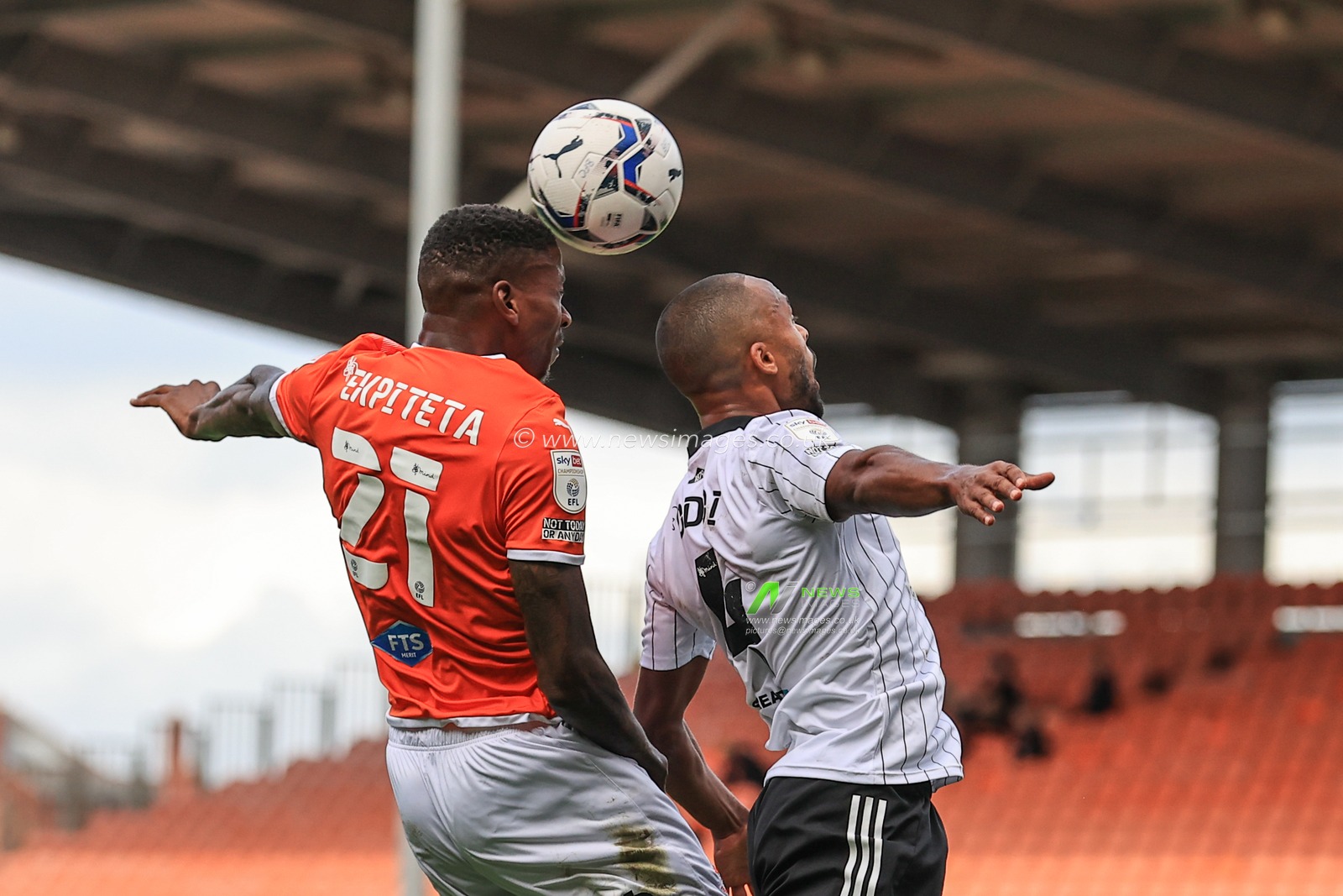 Marvin Ekpiteta #21 of Blackpool and Denis Odoi #4 of Fulham battle for the ball