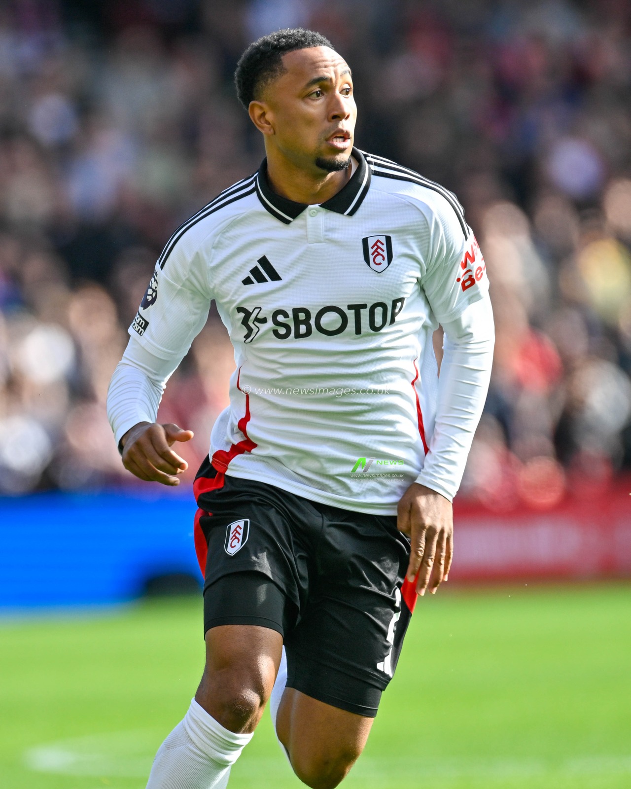 Kenny TETE of Fulham FC during the Premier League match Nottingham Forest vs Fulham at City Ground, Nottingham, United Kingdom, 28th September 2024

(Photo by Mark Dunn/News Images)