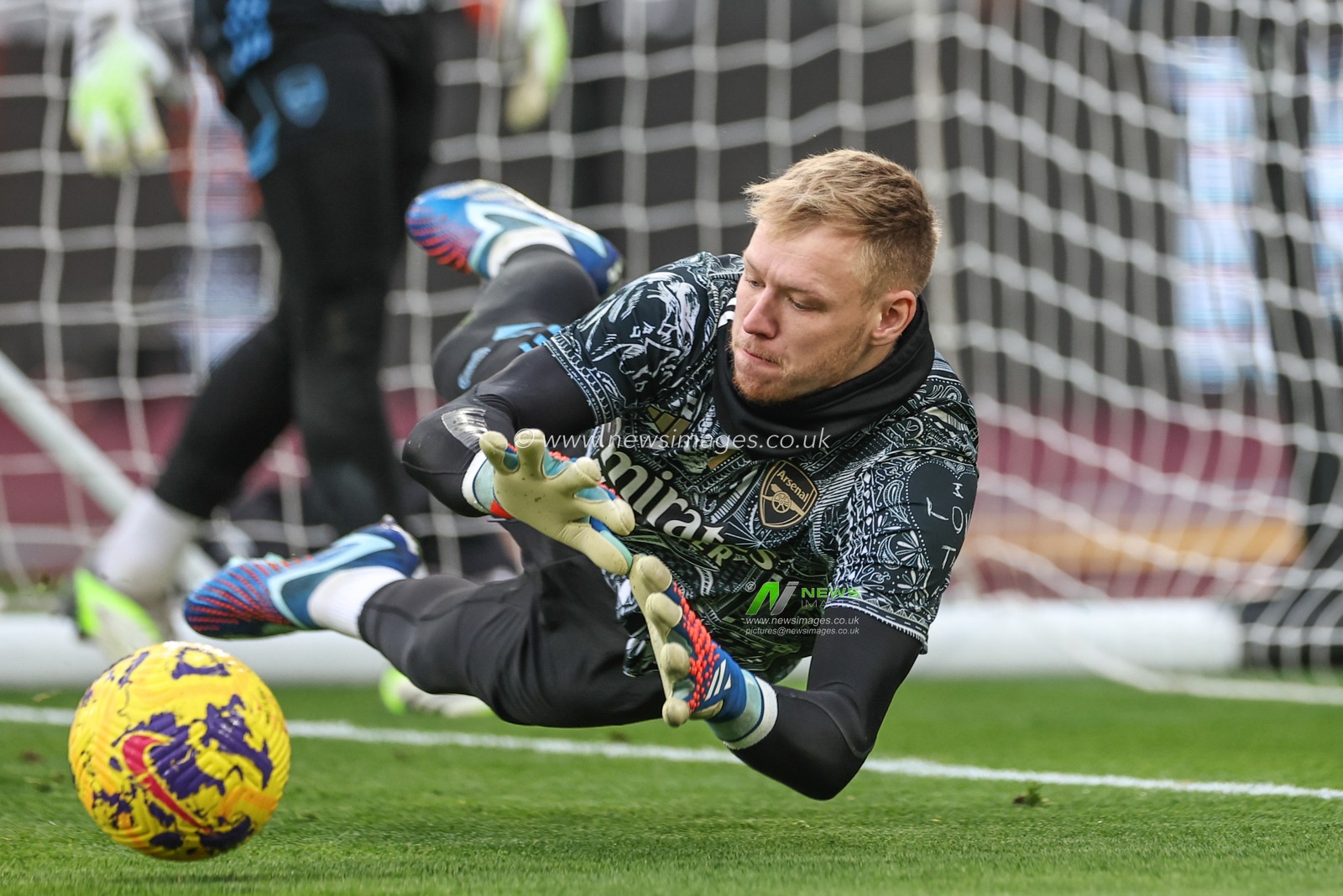 Aaron Ramsdale of Arsenal in the pregame warmup session during the Premier League match West Ham United vs Arsenal at London Stadium, London, United Kingdom, 11th February 2024

(Photo by Mark Cosgrove/News Images)