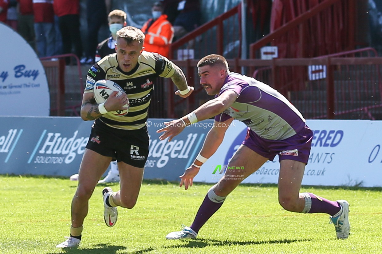 Lewis Tierney (5) of Leigh Centurions in action during the game