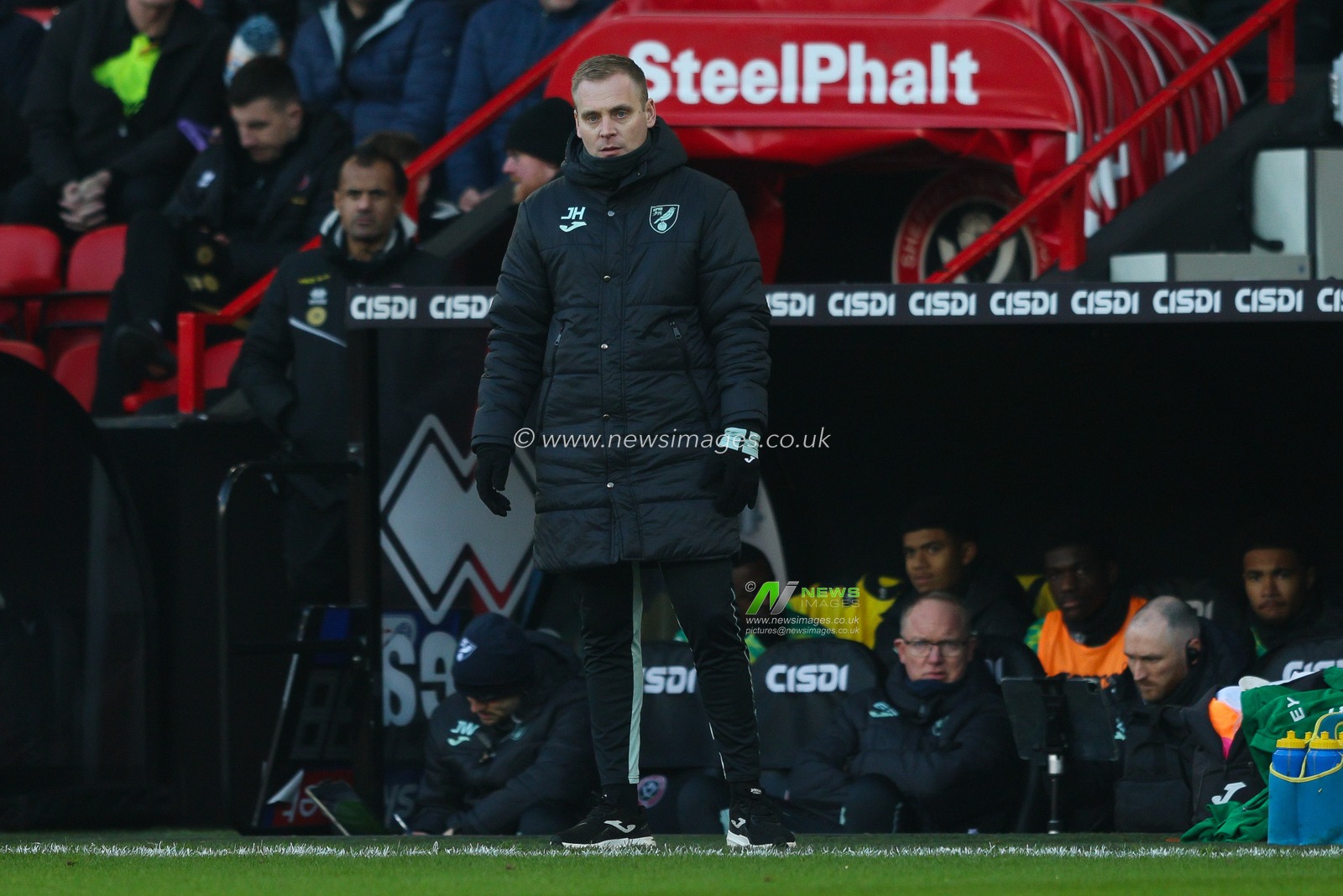 Johannes Hoff Thorup Head Coach of Plymouth Argyle during the Sky Bet Championship match Sheffield United vs Norwich City at Bramall Lane, Sheffield, United Kingdom, 18th January 2025

(Photo by Alex Roebuck/News Images)