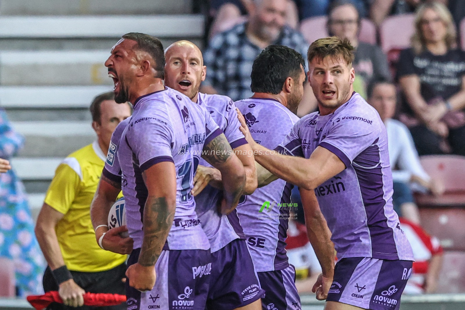 Dean Hadley of Hull KR celebrates his try during the Betfred Super League round 22 match Wigan Warriors vs Hull KR at The Brick Community Stadium, Wigan, United Kingdom, 15th August 2025

(Photo by Alfie Cosgrove/News Images)