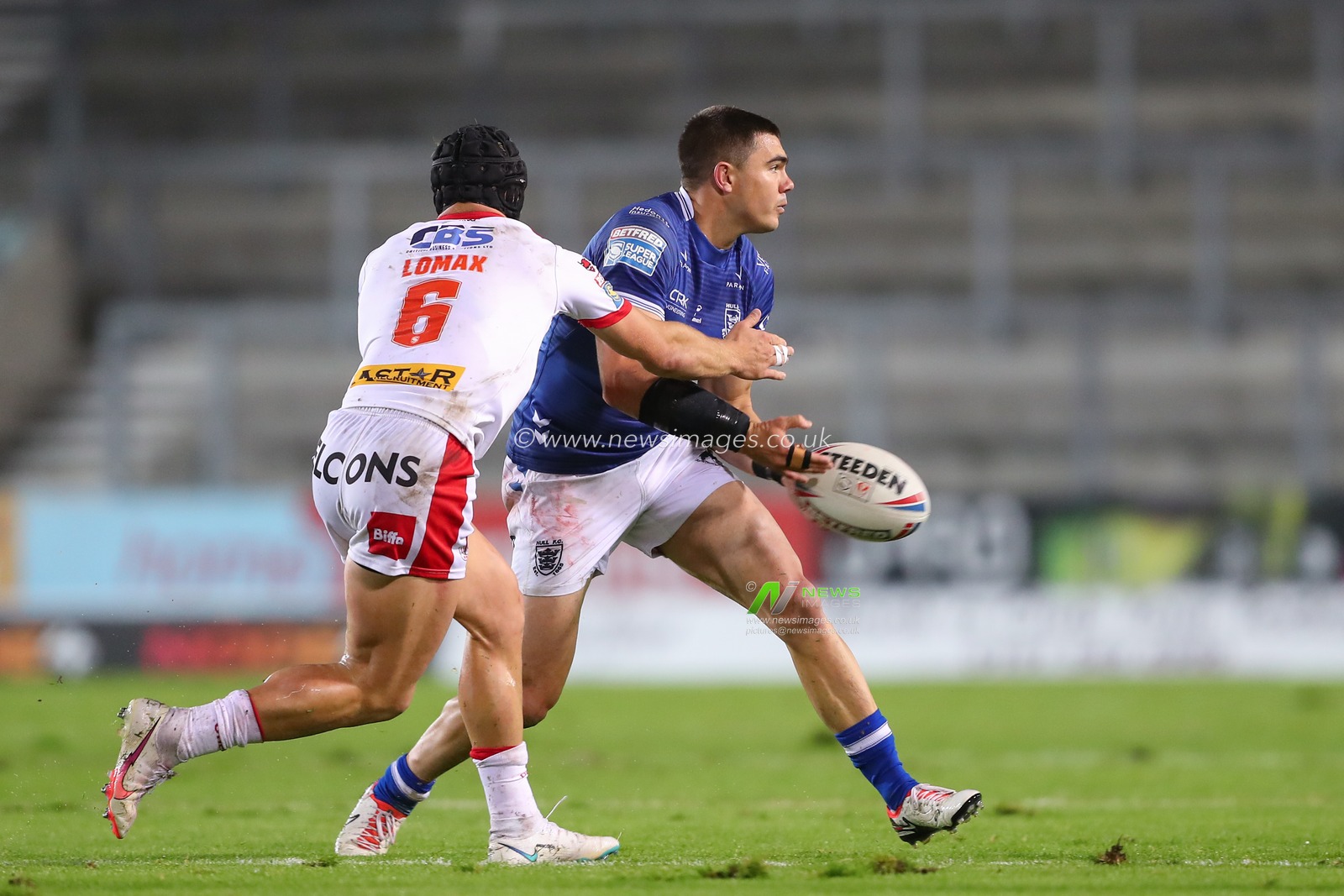 Jake Clifford #7 of Hull FC passes the ball during the Betfred Super League Round 27 match St Helens vs Hull FC at Totally Wicked Stadium, St Helens, United Kingdom, 22nd September 2023

(Photo by Gareth Evans/News Images)