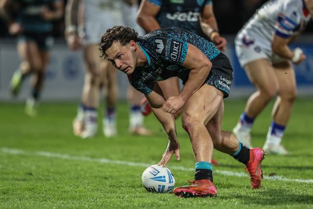 Lachlan Lam of Leigh Leopards goes over for a try during the Betfred Challenge Cup Quarter Final match Wakefield Trinity vs Leigh Leopards at DIY Kitchens Stadium, Wakefield, United Kingdom, 4th April 2025

(Photo by Alfie Cosgrove/News Images)