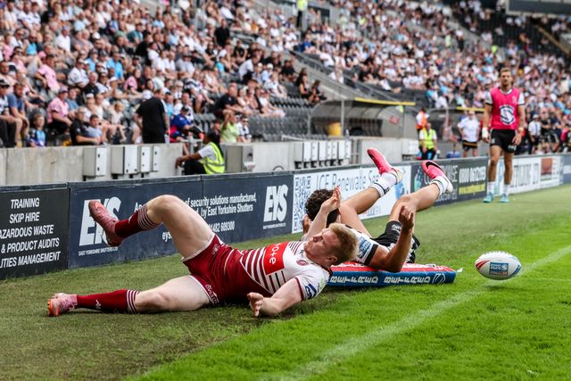 Zach Eckersley of Wigan Warriors goes over for a try during the Betfred Super League round 16 match Hull FC vs Wigan Warriors at MKM Stadium, Hull, United Kingdom on 27 June 2026

(Photo by Alfie Cosgrove/News Images)