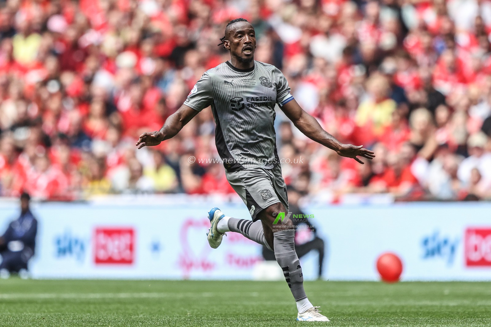 Omar Beckles of Leyton Orient during the Sky Bet League 1 Playoff Final match Charlton Athletic vs Leyton Orient at Wembley Stadium, London, United Kingdom, 25th May 2025

(Photo by Alfie Cosgrove/News Images)